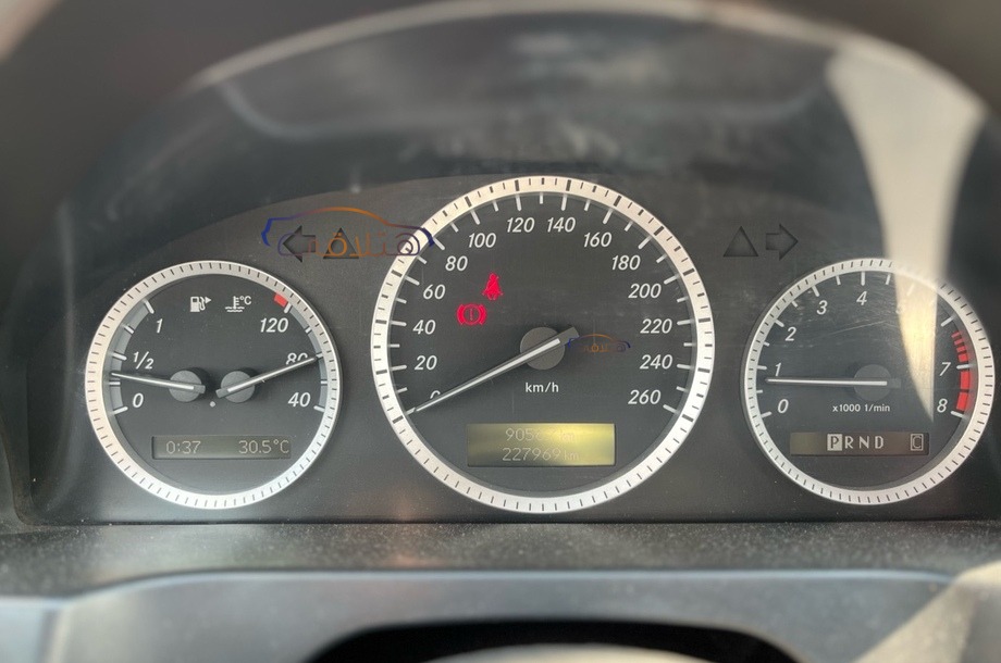 C 180 Mercedes رمادي