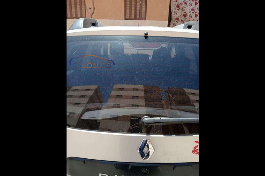 Duster Renault فضي