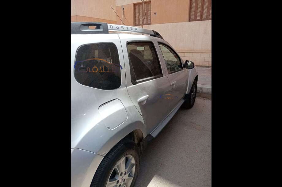 Duster Renault فضي