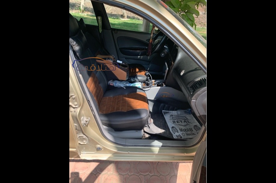 Nubira 2 Daewoo ذهبي