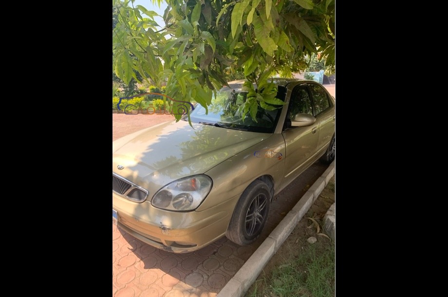 Nubira 2 Daewoo ذهبي