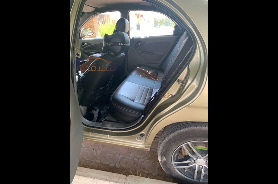 Nubira 2 Daewoo ذهبي