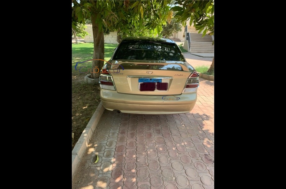 Nubira 2 Daewoo ذهبي