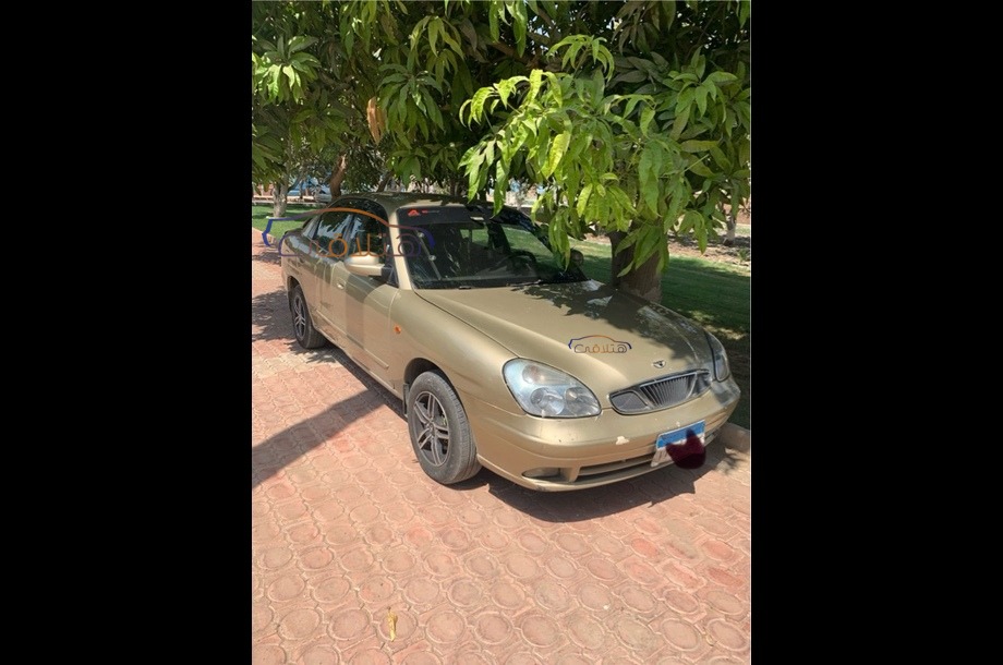 Nubira 2 Daewoo ذهبي