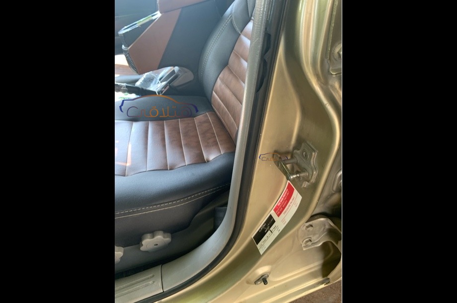 Nubira 2 Daewoo ذهبي