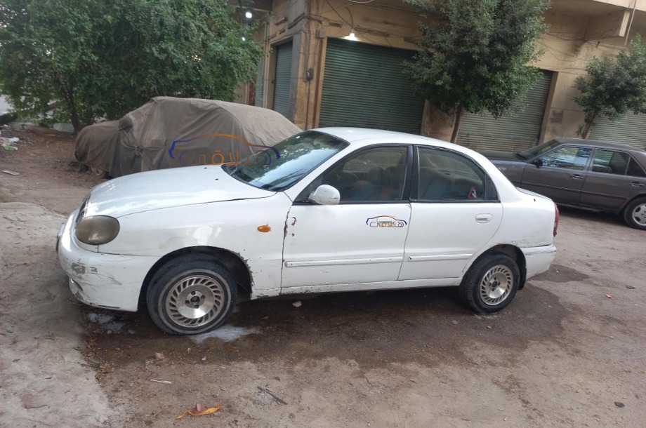 Lanos Daewoo Red