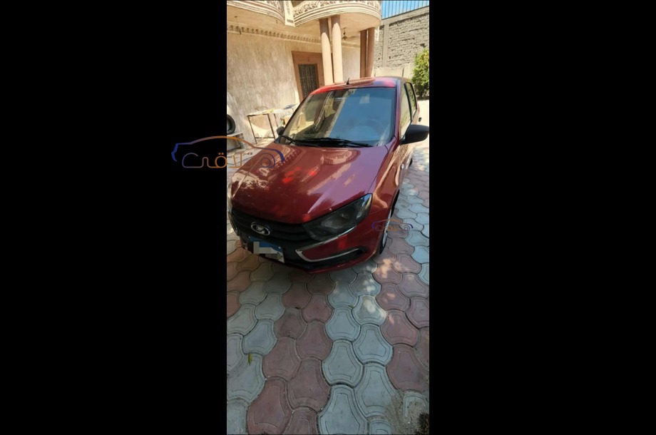 Granta Lada احمر