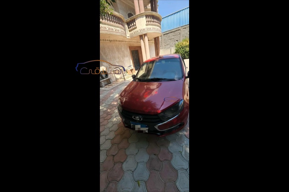 Granta Lada احمر