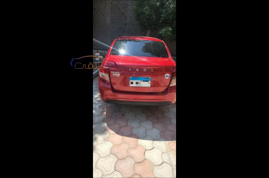 Granta Lada احمر