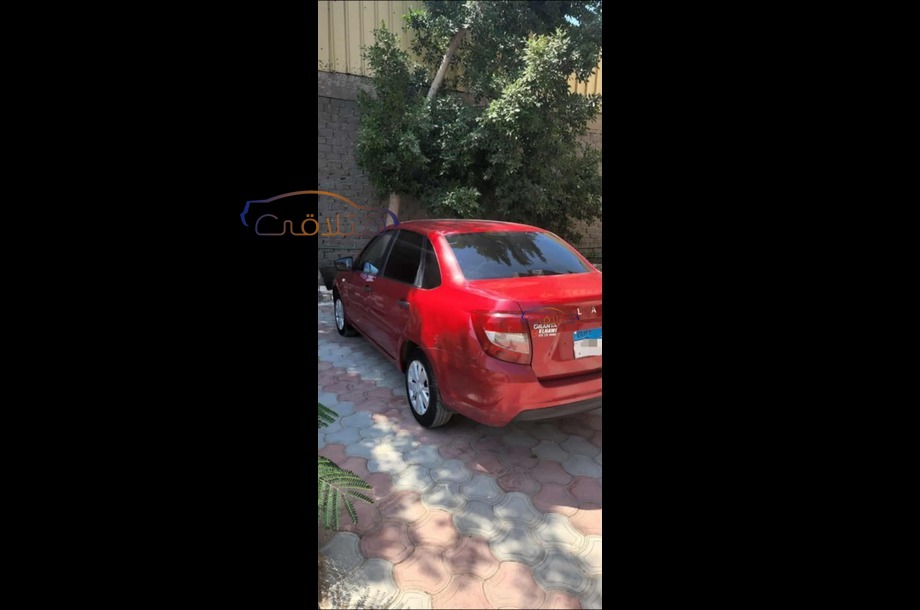 Granta Lada احمر