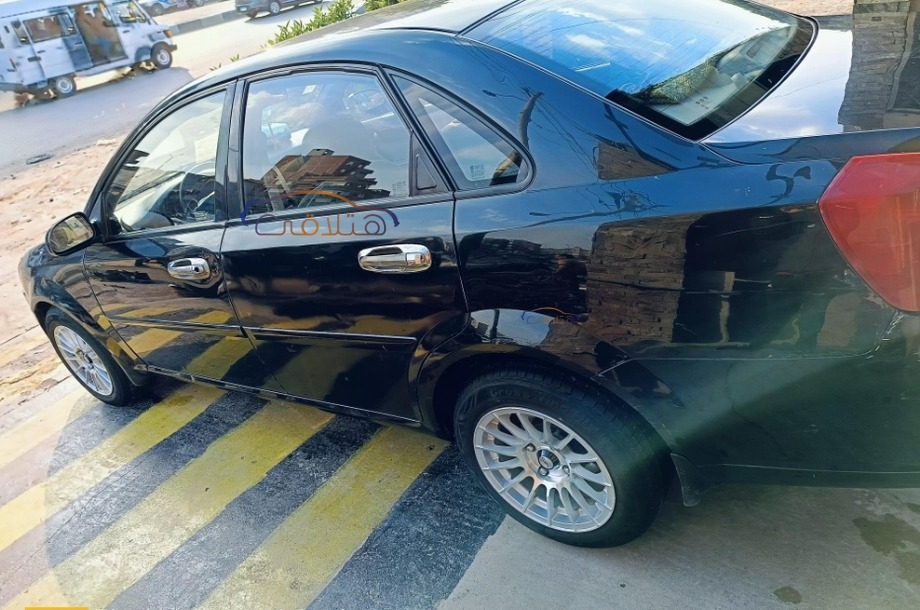 Optra Chevrolet أسود