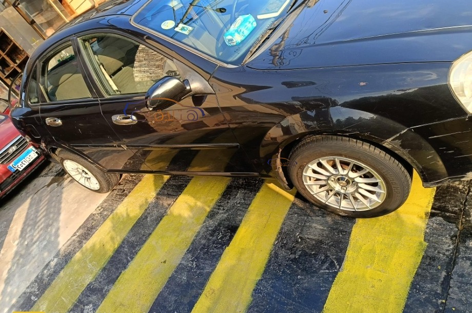 Optra Chevrolet أسود