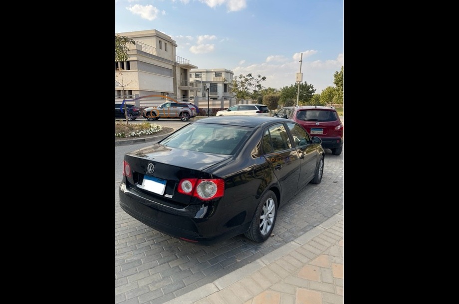 Jetta Volkswagen أسود