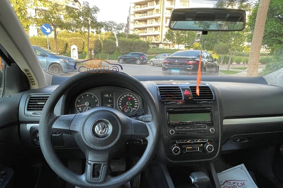 Jetta Volkswagen أسود