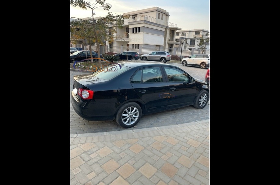 Jetta Volkswagen أسود