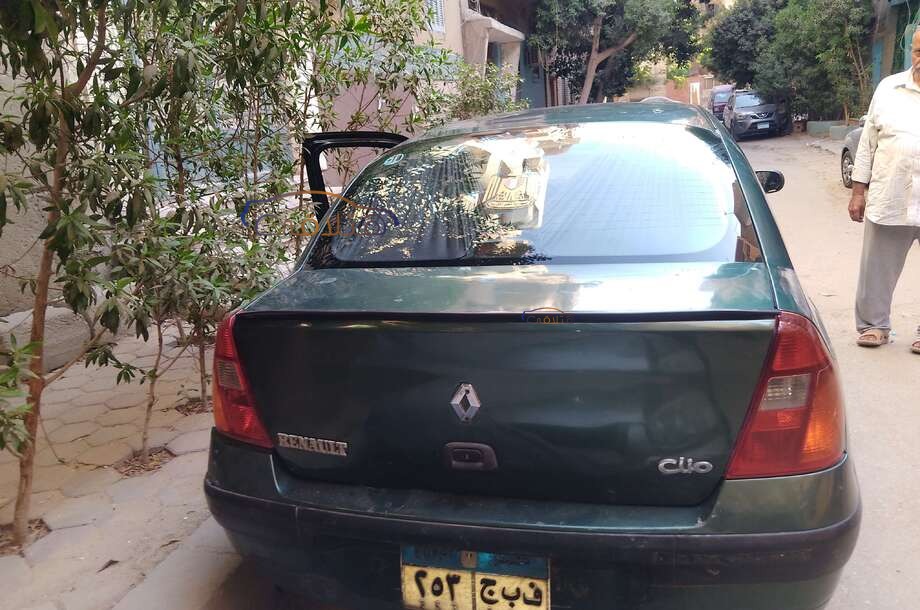 Clio Renault أخضر