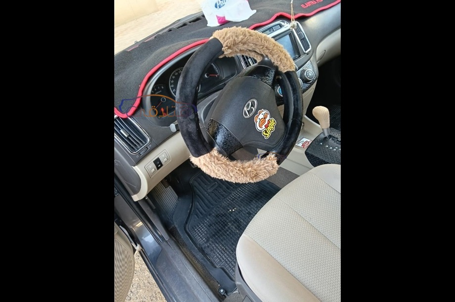 Elantra Hyundai Dark grey