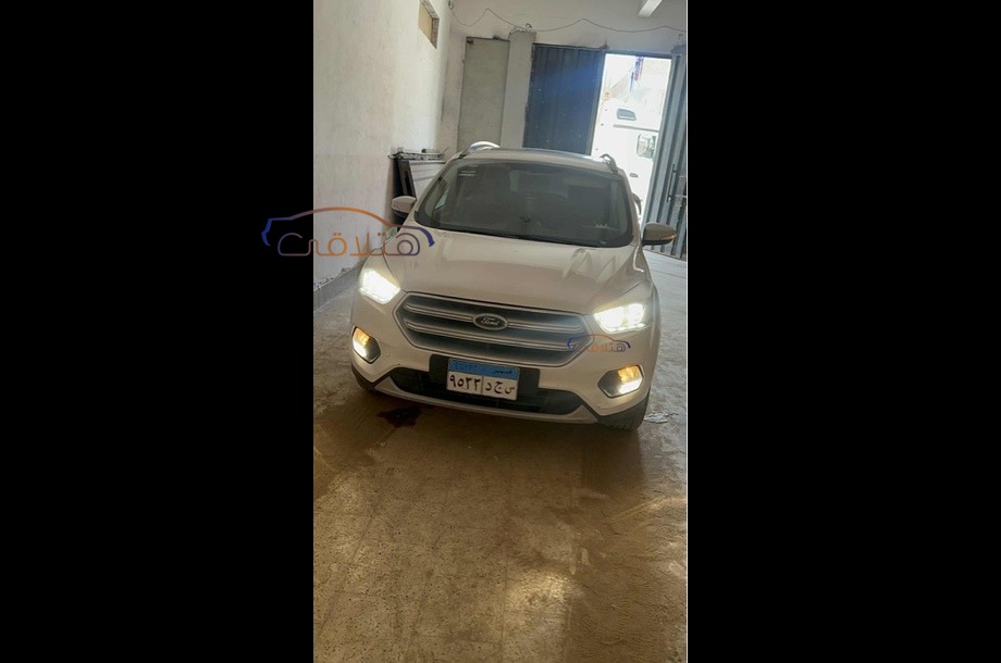 Kuga Ford أبيض