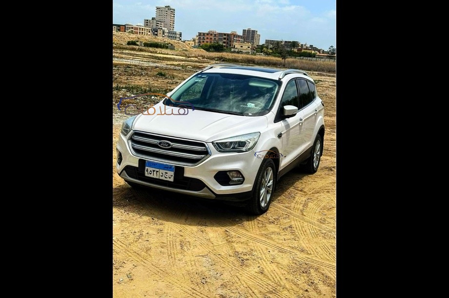 Kuga Ford أبيض