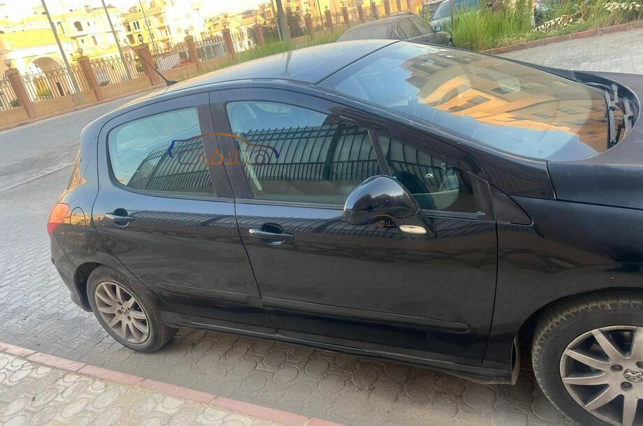 308 Peugeot أسود
