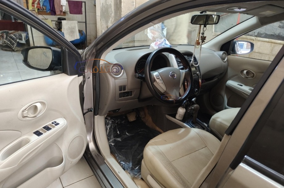 Sunny Nissan برونزي