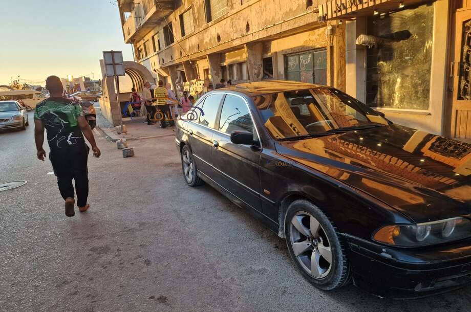 520 BMW أسود
