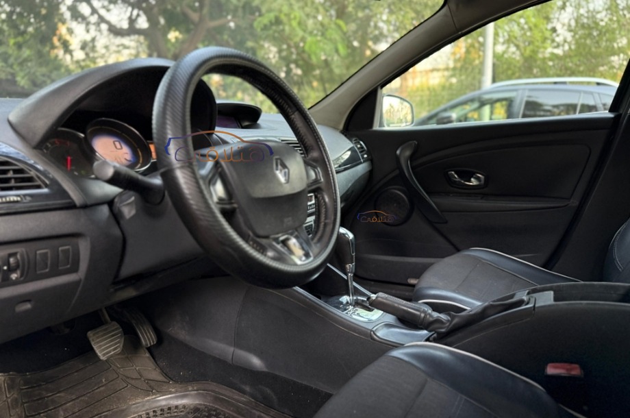 Fluence Renault أسود