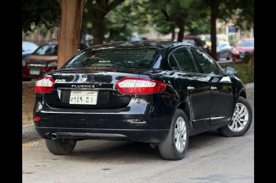 Fluence Renault أسود