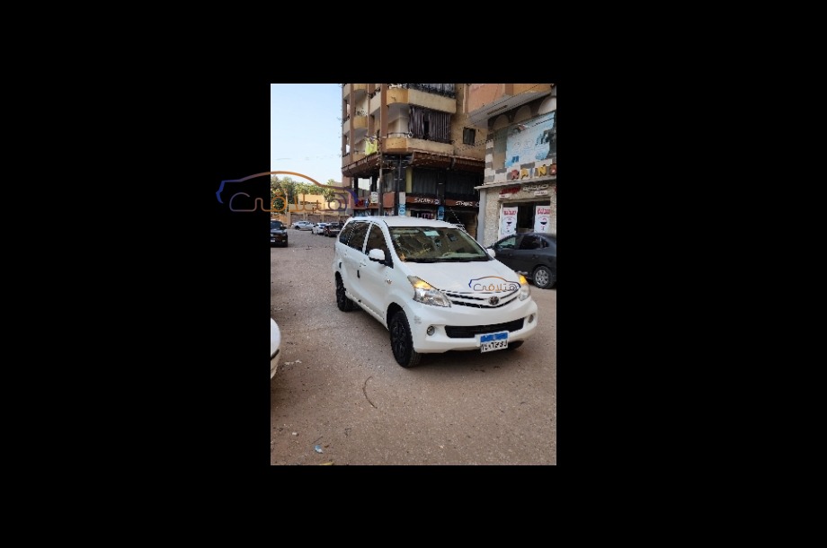 Avanza Toyota White