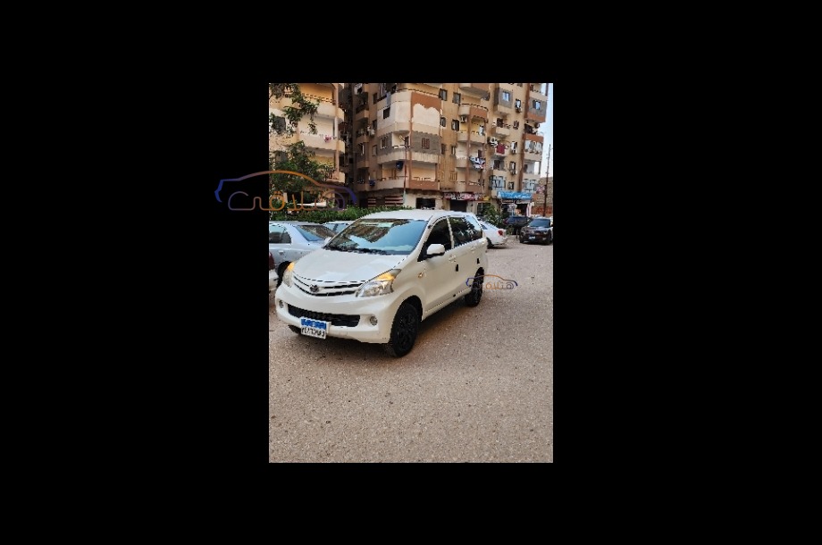 Avanza Toyota White