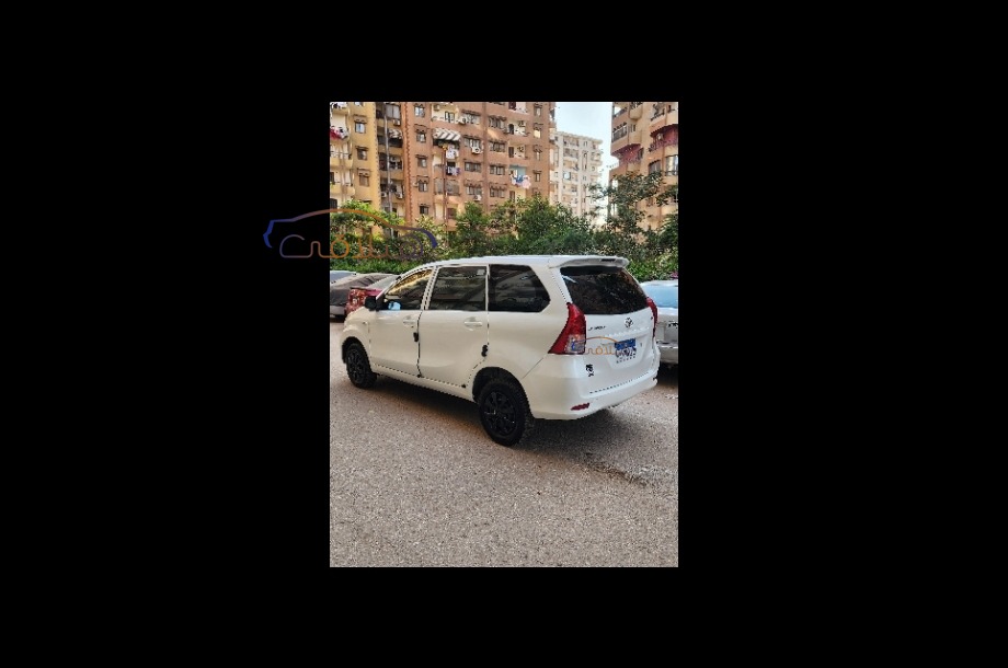 Avanza Toyota White