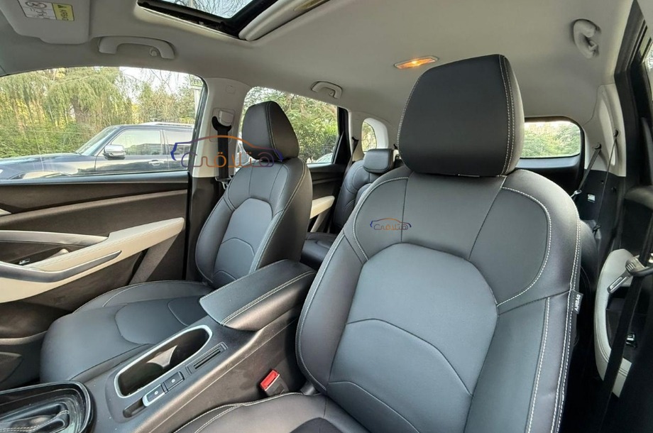 Captiva Chevrolet أسود