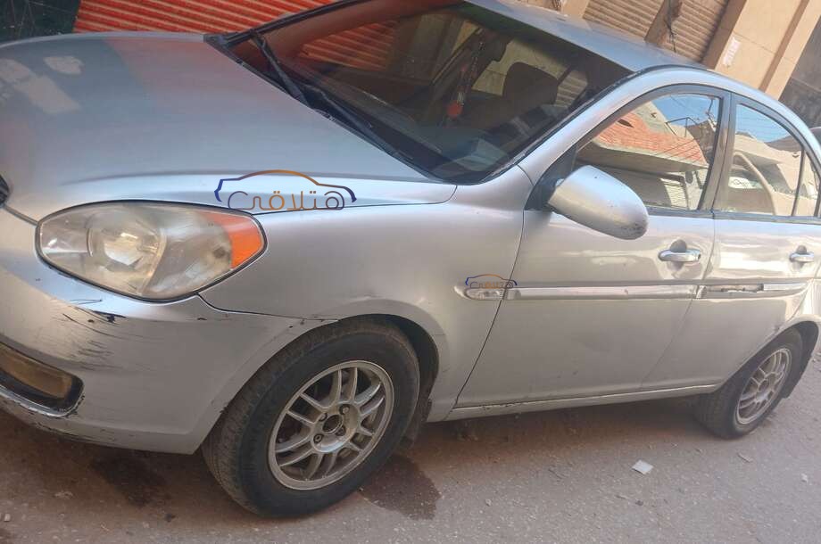 Accent Hyundai فضي