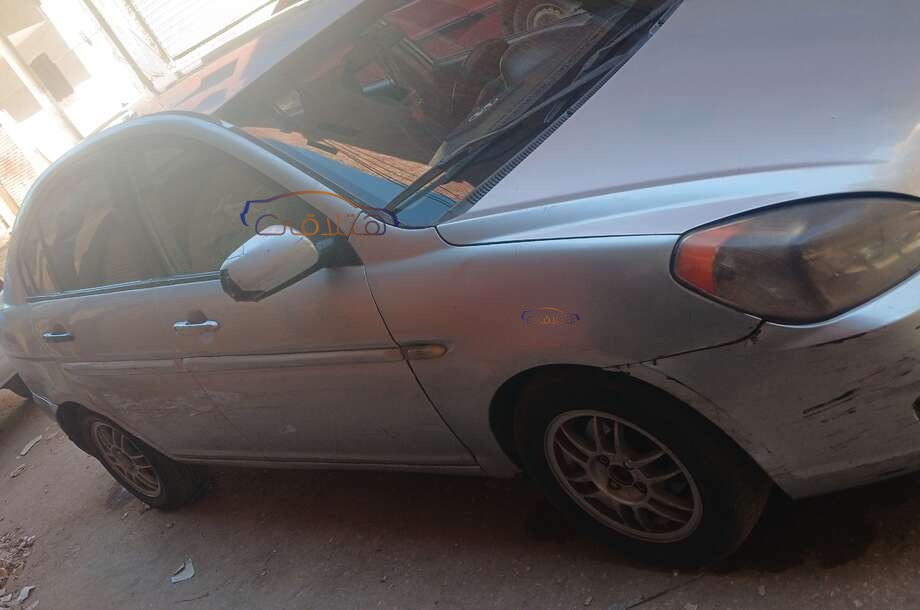 Accent Hyundai فضي