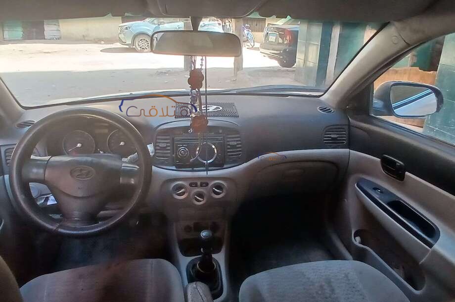 Accent Hyundai فضي