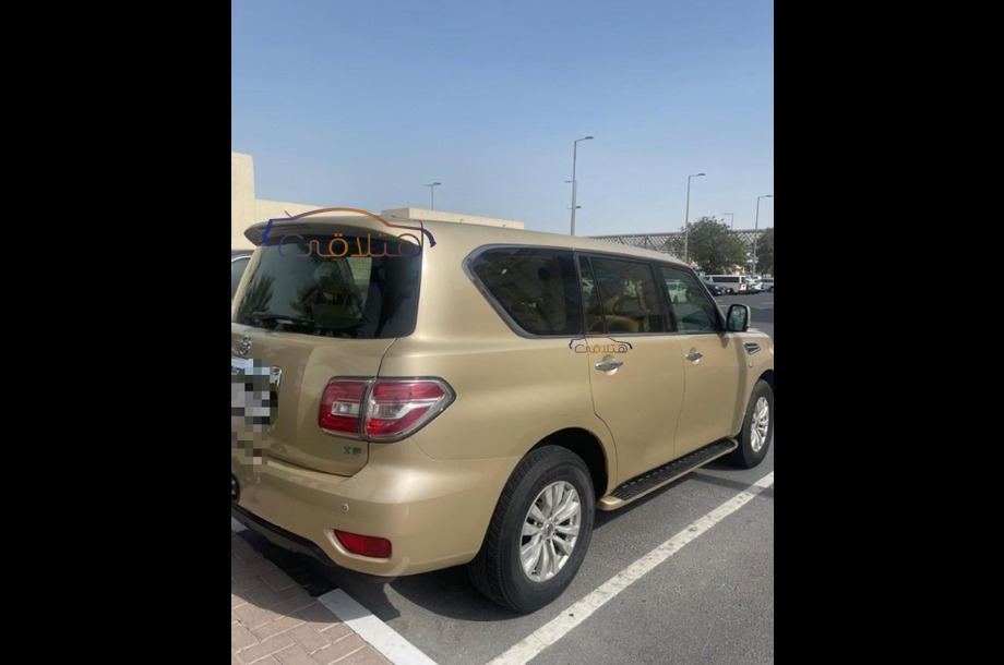 Patrol Nissan ذهبي