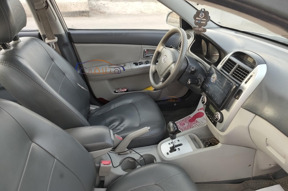 Cerato Kia فضي