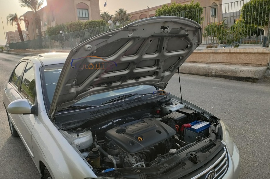 Cerato Kia فضي