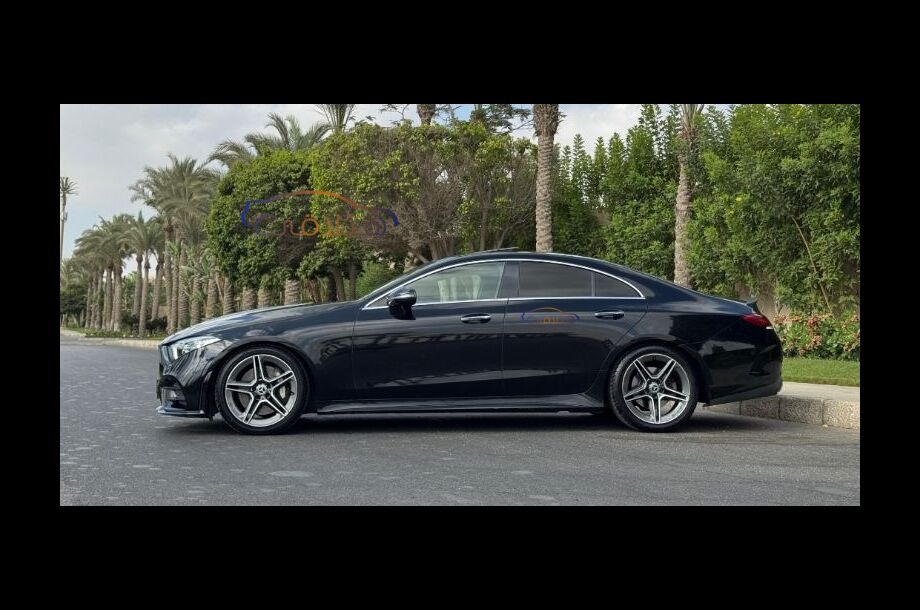 CLS Class Mercedes أسود