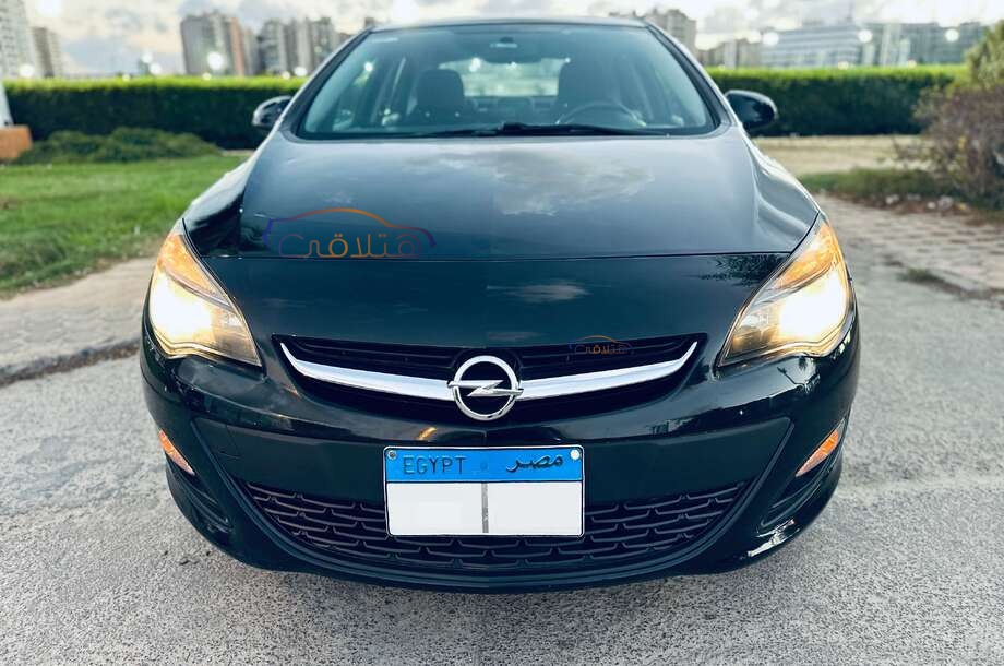 Astra Opel أسود