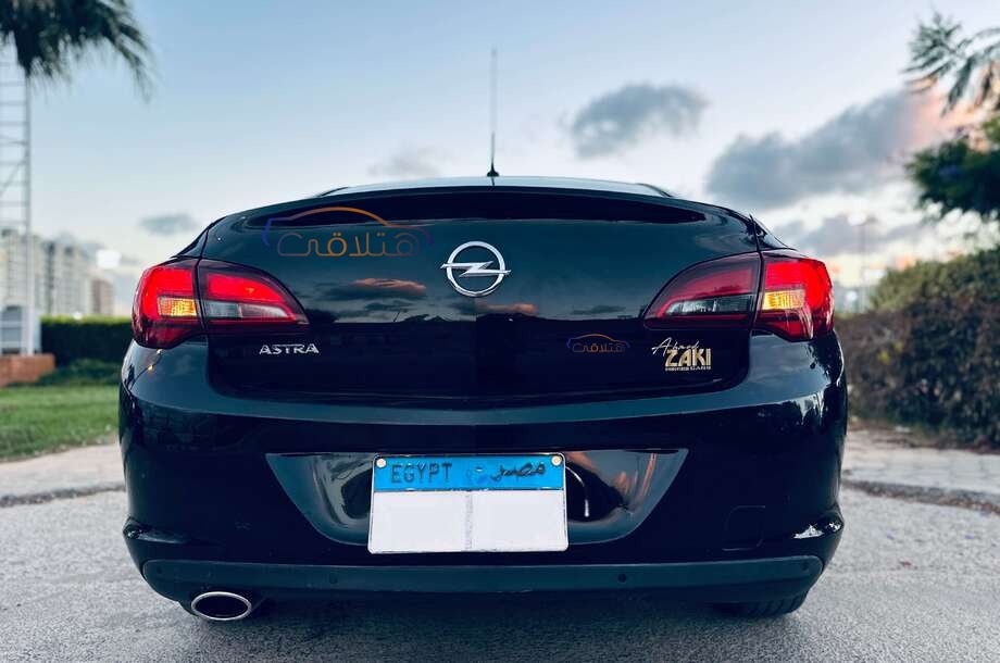Astra Opel أسود