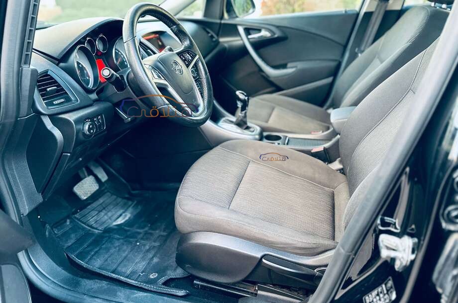 Astra Opel أسود