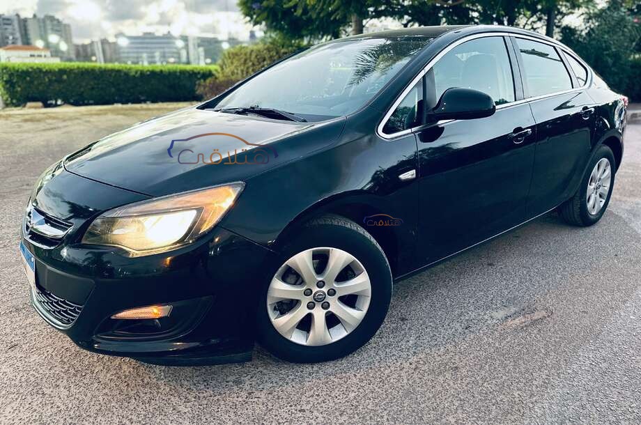 Astra Opel أسود