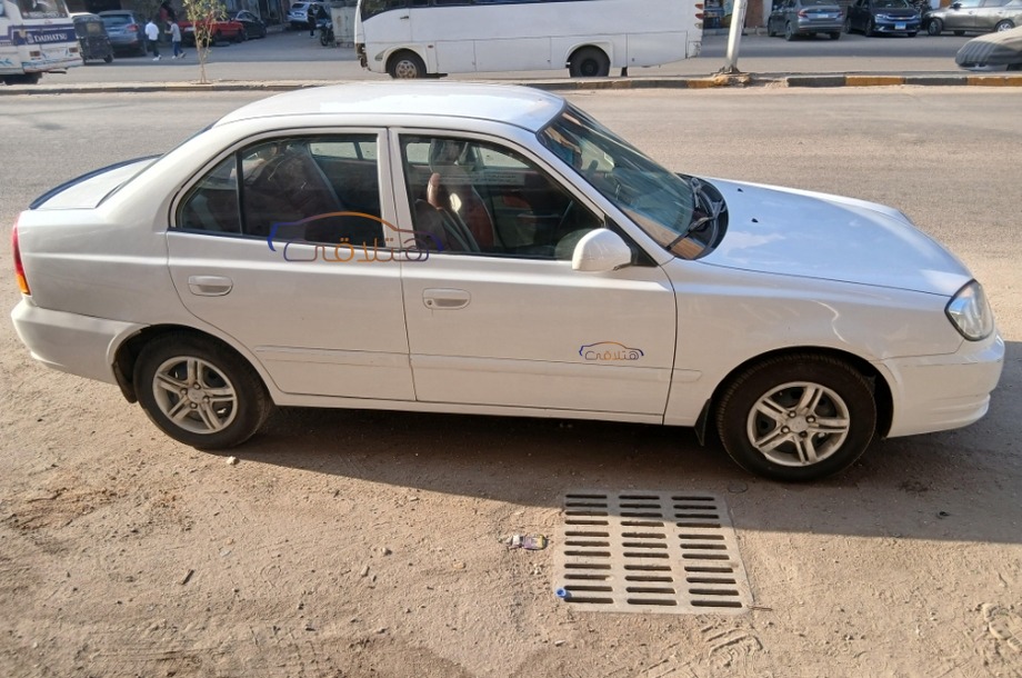 Verna Hyundai أبيض