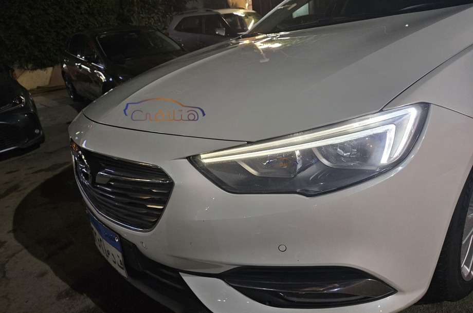Insignia Opel أبيض