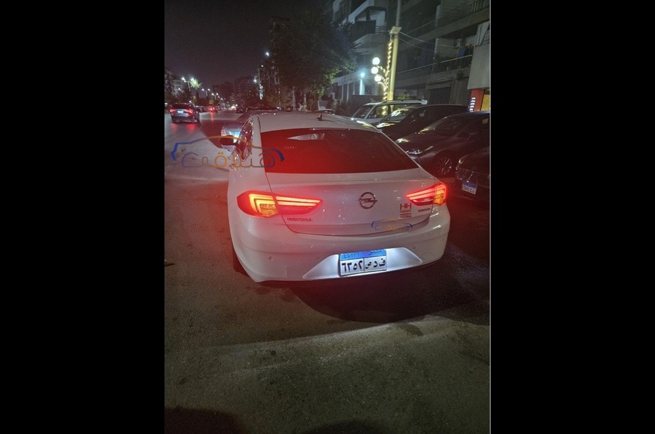 Insignia Opel أبيض