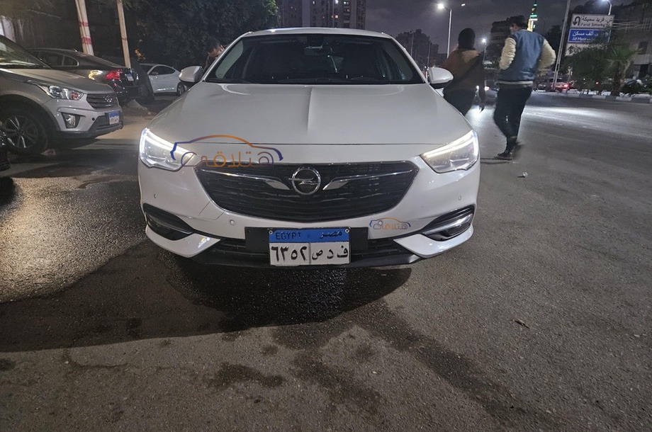 Insignia Opel أبيض