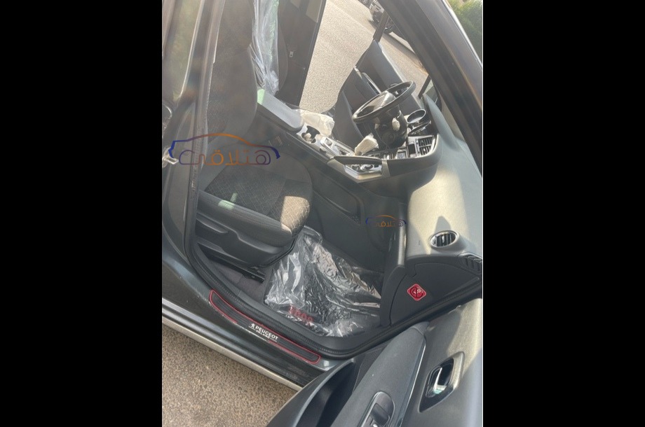 3008 Peugeot رمادي