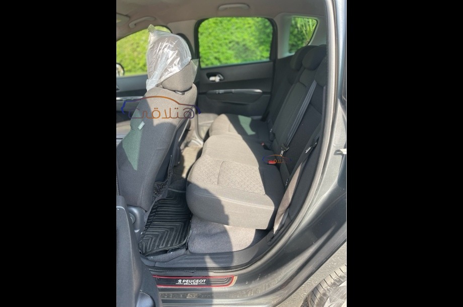 3008 Peugeot رمادي