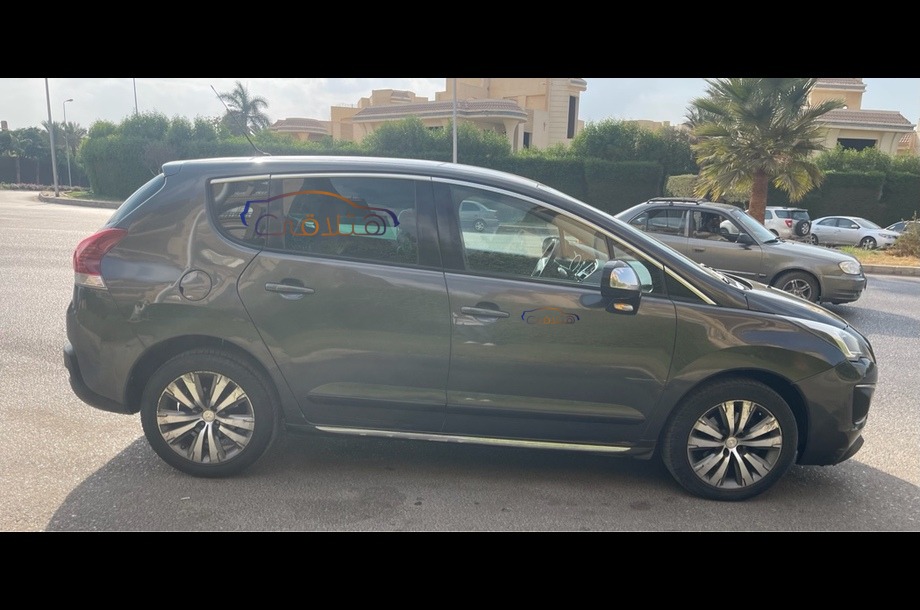 3008 Peugeot رمادي